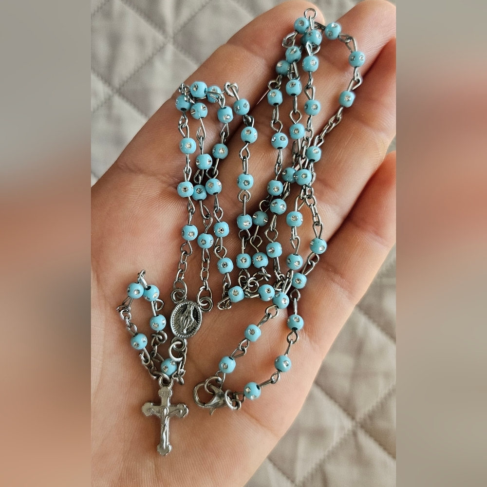Light blue rosary, in great condition